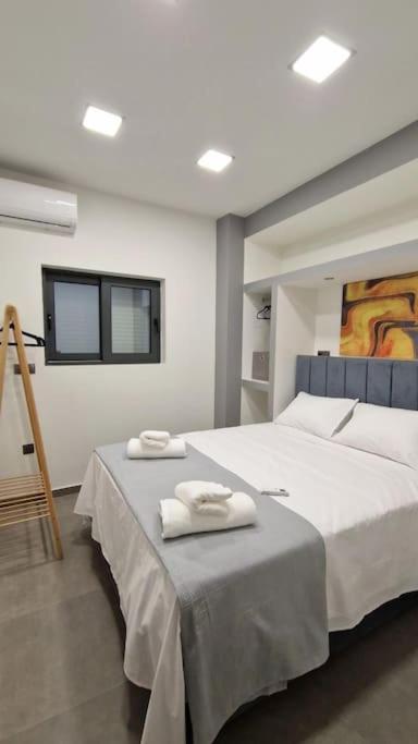 Faronita - Luxury Apt In The Heart Of Kalamata Exterior foto